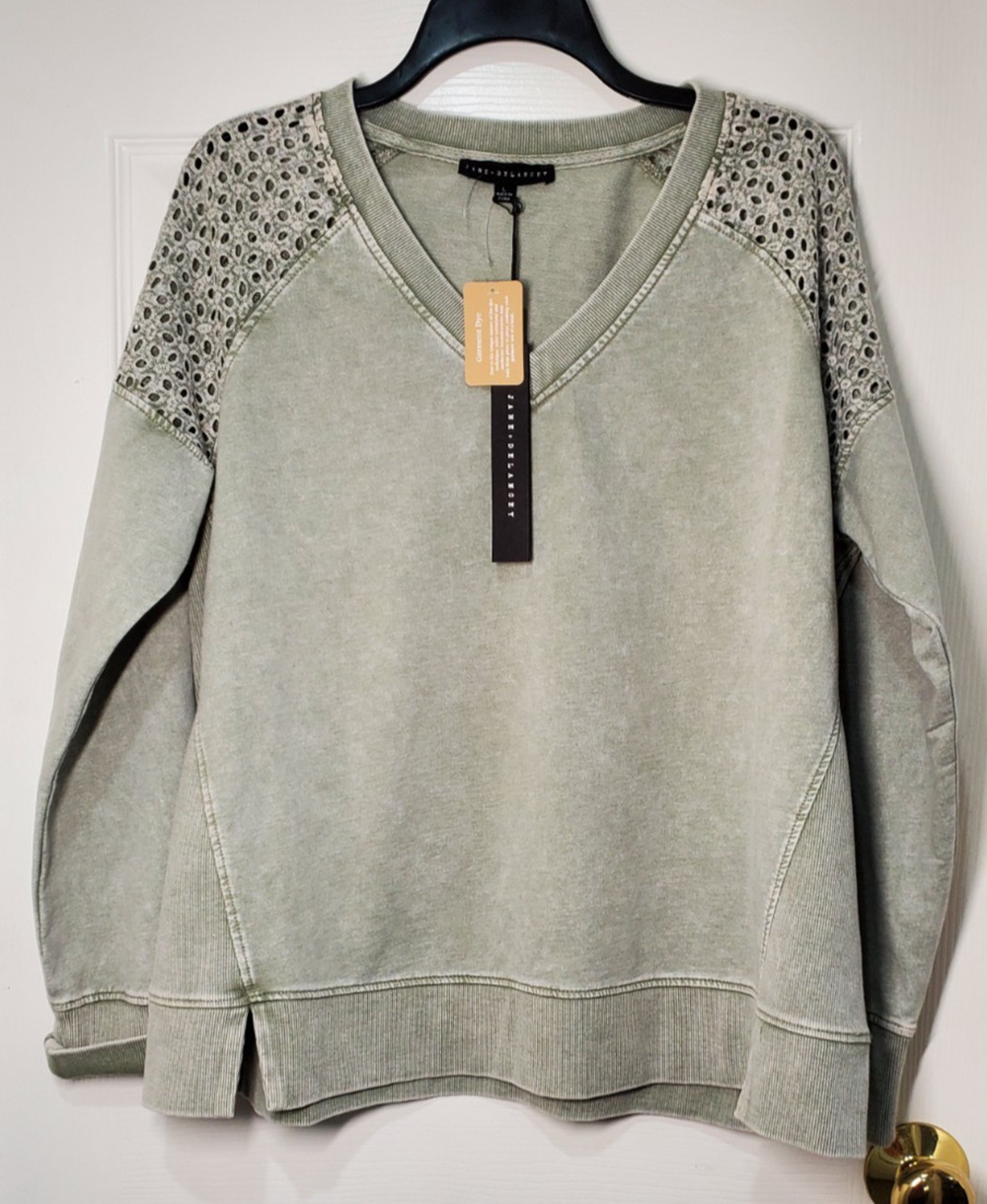 Jane & Delancey Womens Large Sage Green Sweatshirt Eyelet Lace Trim V Neck NWT